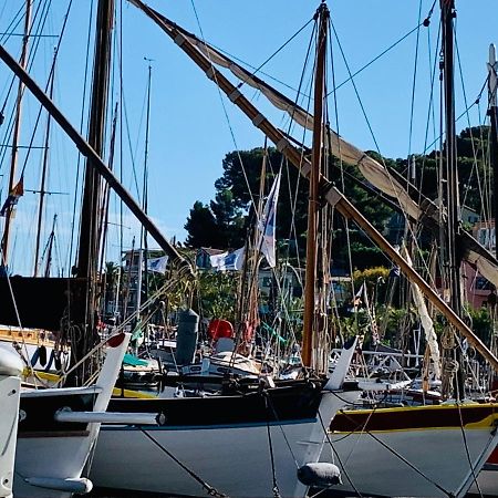 Les Toits De Sanary Et La Mer Zewnętrze zdjęcie